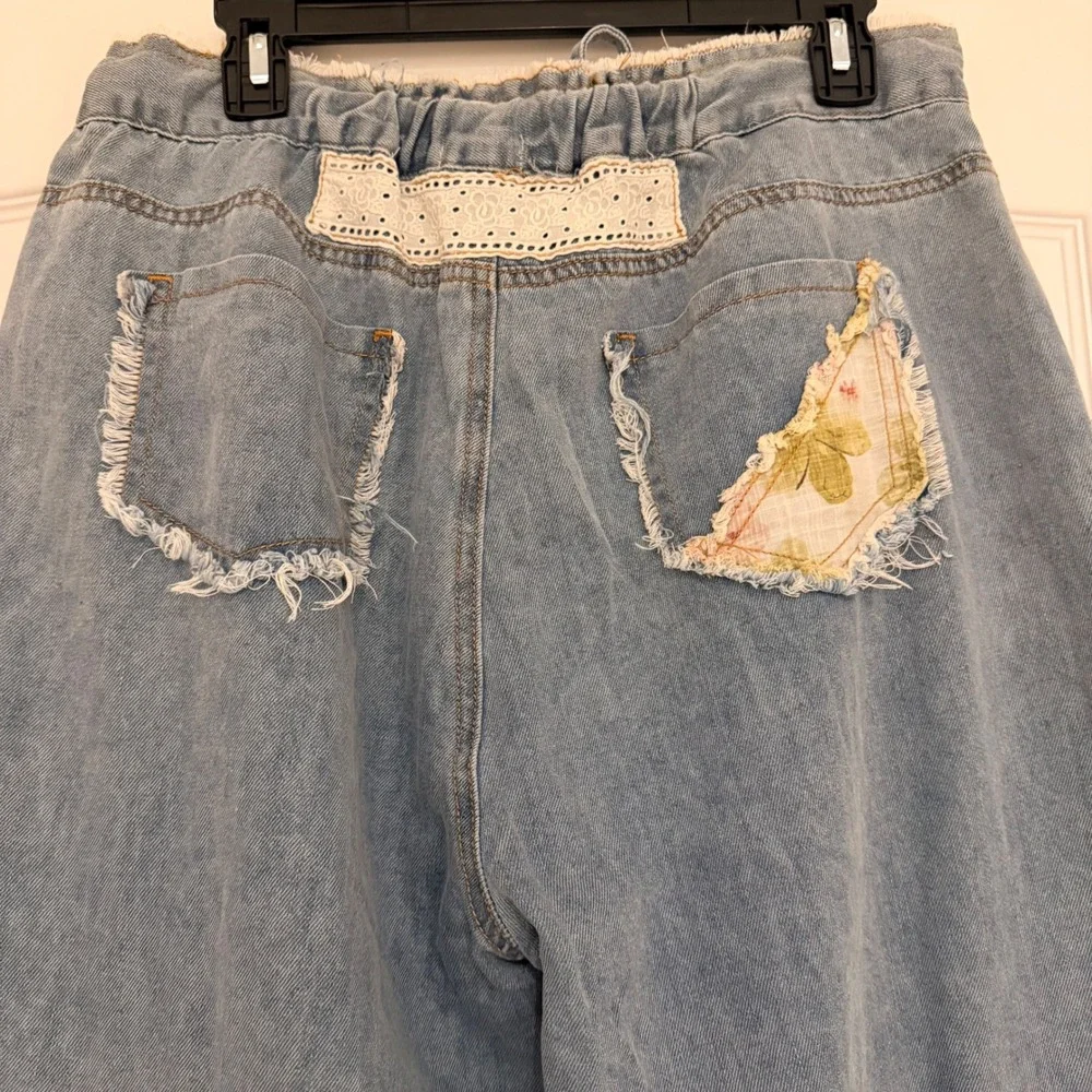189. Floral Patchwork Heart Embroidered Wide Leg Jeans Light Wash Lace Trim Boho